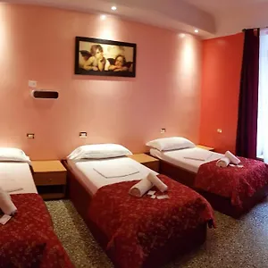 Hostel Legend R.g., Roma